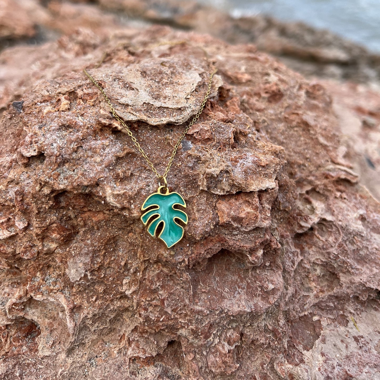 Dimitra Halskette mit Blatt-Anhänger