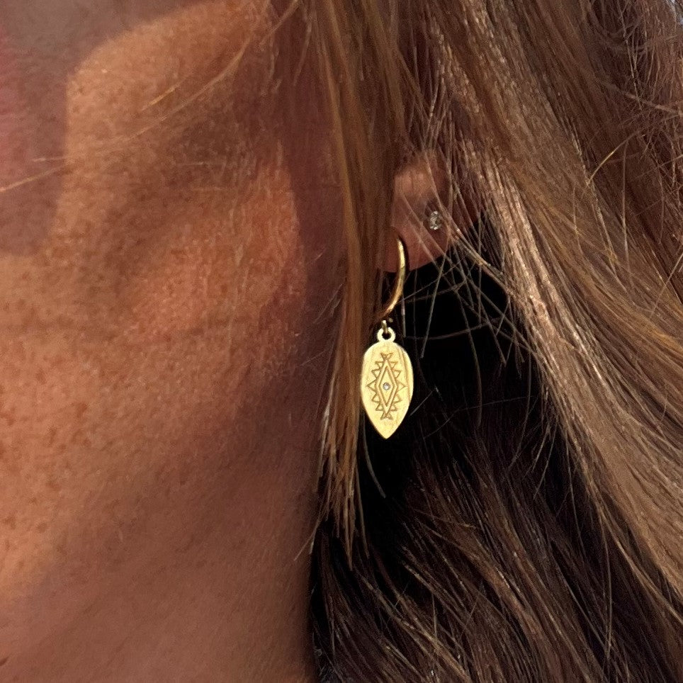 Pandora Ohrringe mit griechischem Mataki (gold)
