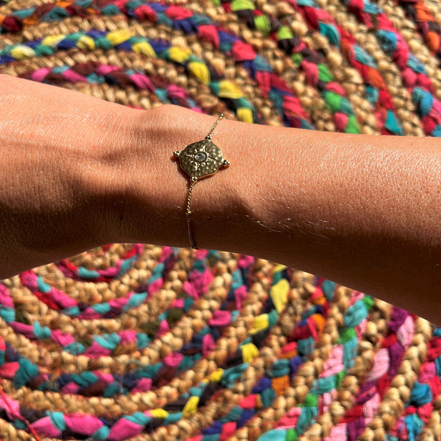 Victoria Armband (golden mit Stein)