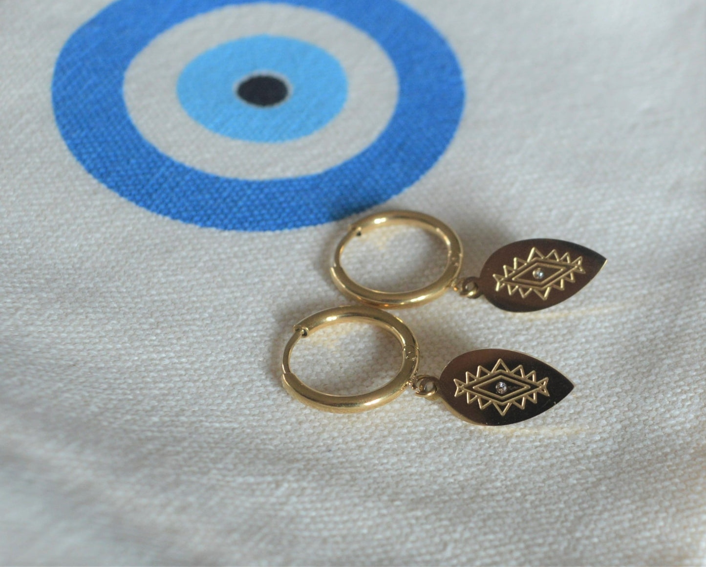 Pandora Ohrringe mit griechischem Mataki (gold)