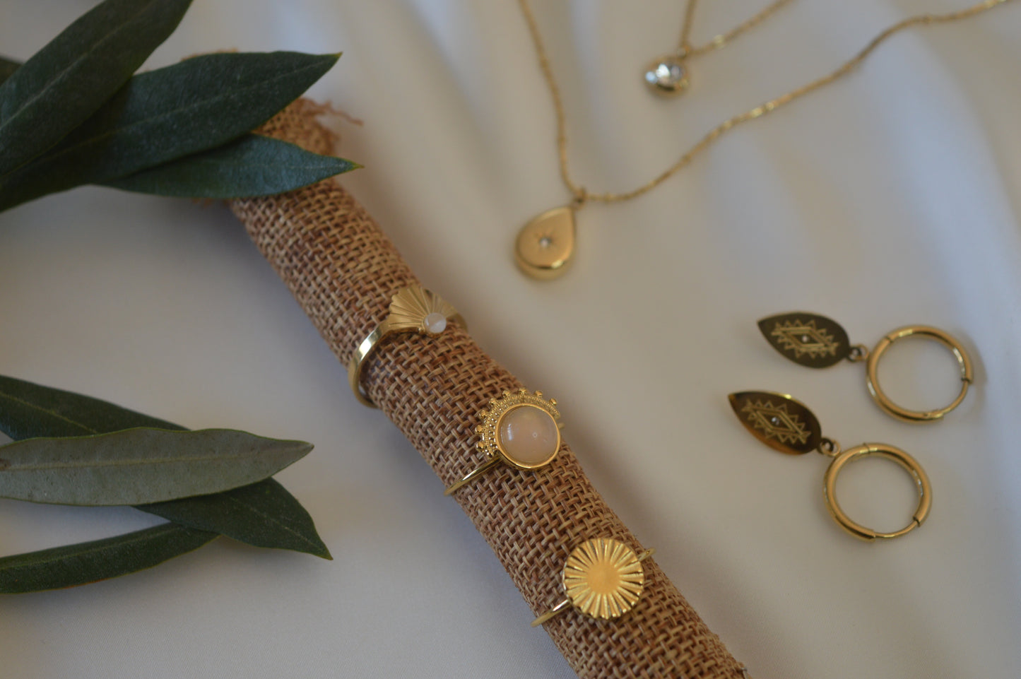 Pandora Ohrringe mit griechischem Mataki (gold)