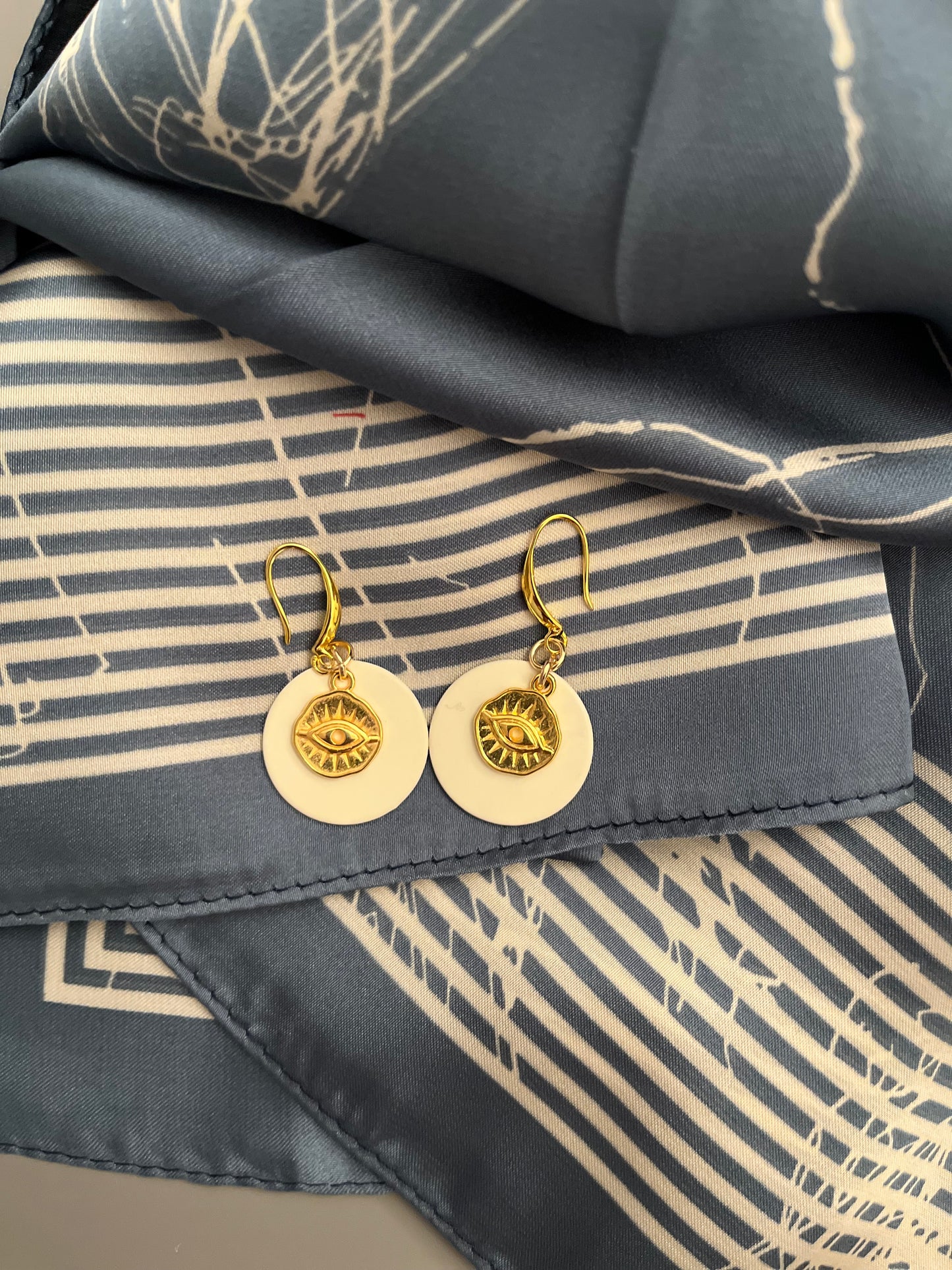 Sofia Ohrring mit Mataki, Evil Eye (weiss/gold)